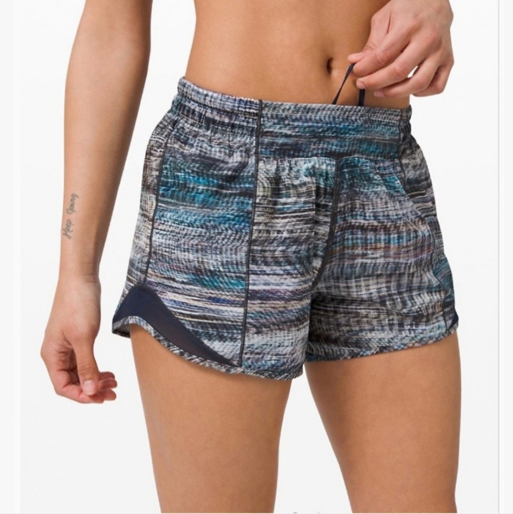 Lululemon hotty hot shorts 4" inseam Size 10